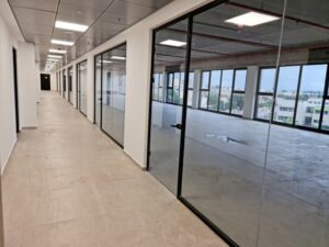 מחיצות זכוכית אקוסטיות מחיצות זכוכית אקוסטיות