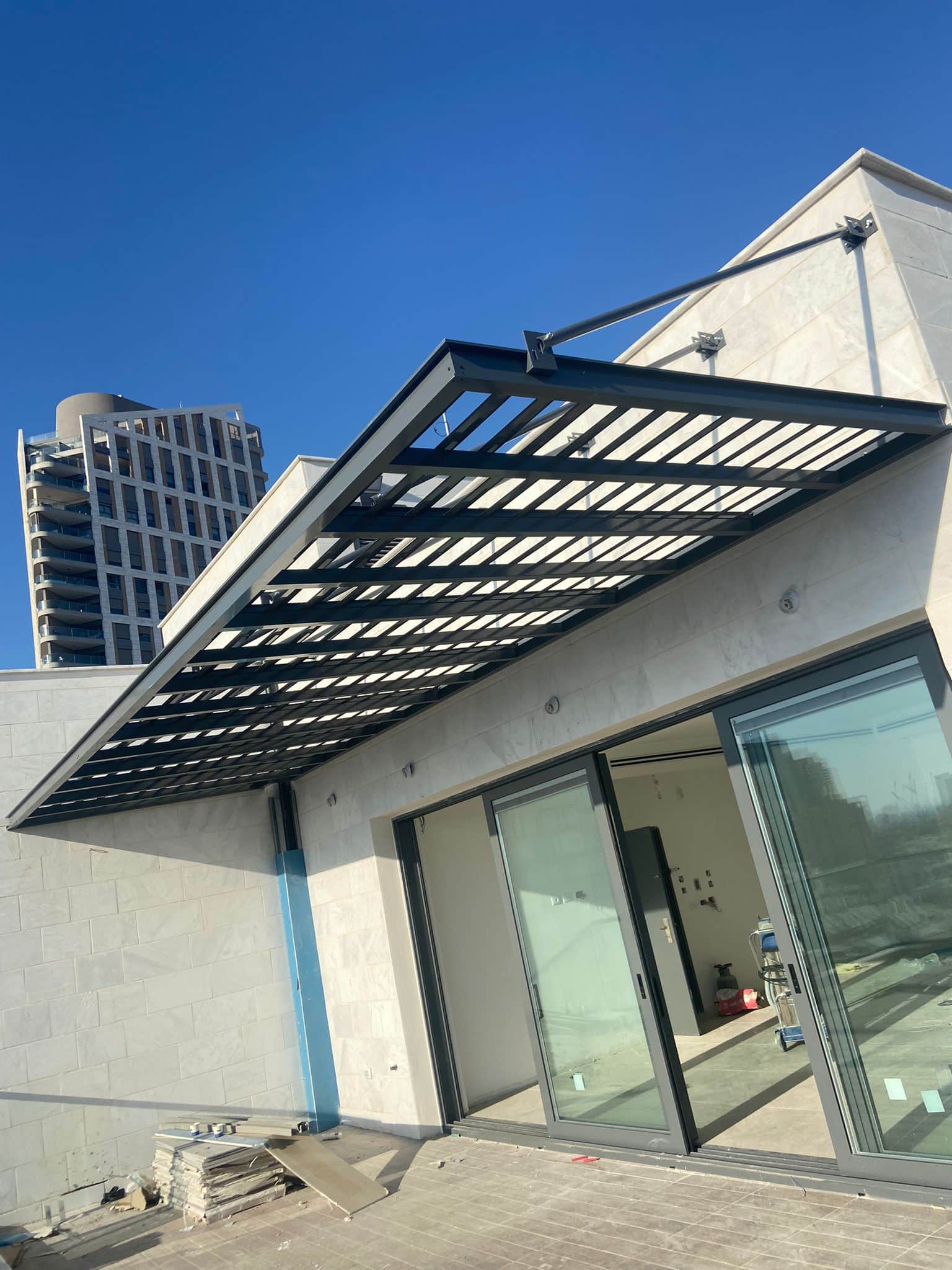 ביצוע עבודות אלומיניום וזכוכית בשוק הפרטי