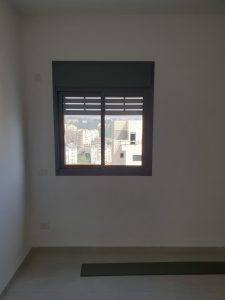 חלונות קליל 7000 עם תריס אור חשמלי